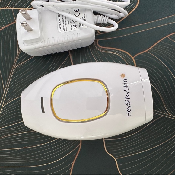 HeySilkySkin DIY At-Home Hair Removal Handset - Picture 7 of 8